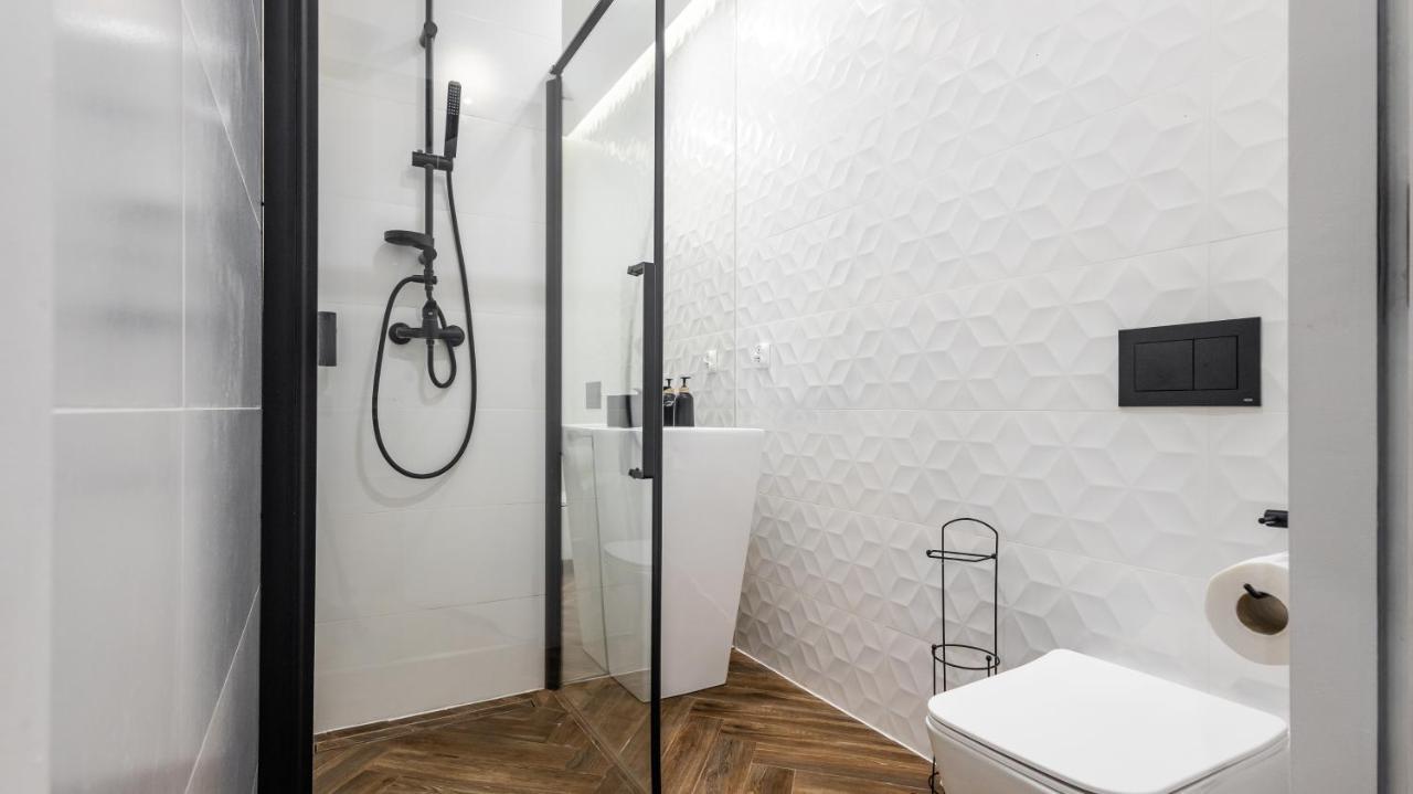 Zamoyskiego Jacuzzi Apartment Krakow Ngoại thất bức ảnh